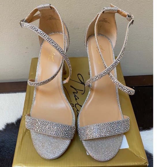 Thalia Sodi Womens DARRIA4F Fabric Open Toe T-Strap Sandals- PEWTER SIZE 8W - Picture 2 of 8